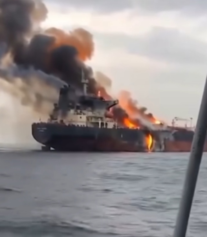 Iran Tembak 2 Kapal yang Melintasi Selat Hormuz, Seluruh Awak Selamat