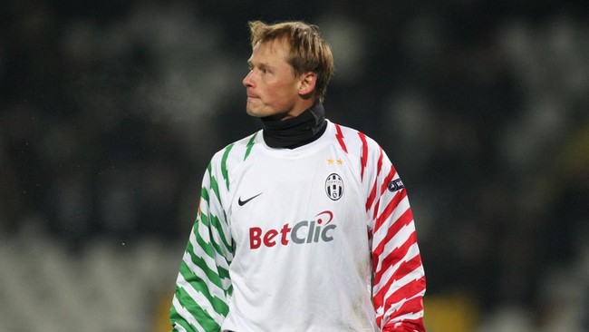 Mobil Ditabrak Kereta Api, Eks Kiper Arsenal Meninggal Dunia