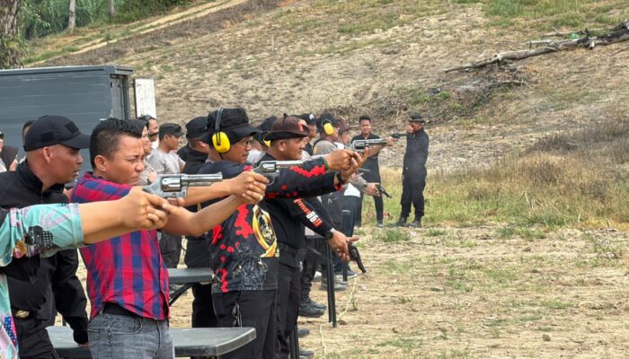 Ajudan Wabup Agara Bripka Reza Satria Juara Latihan Menembak