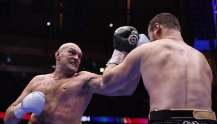 Tyson Fury Kalahkan Makhmudov Dalam Partai Comeback