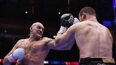 Tyson Fury Kalahkan Makhmudov Dalam Partai Comeback